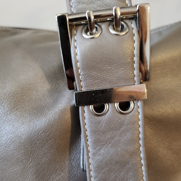 Elegant Perlina Silver Leather Shoulder Bag EUC - Picture 7 of 16